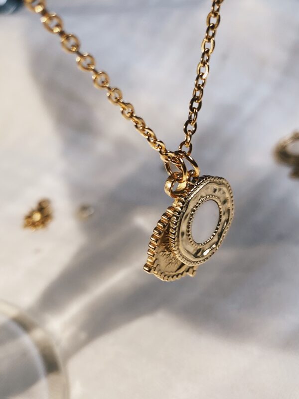 Allice gold necklace
